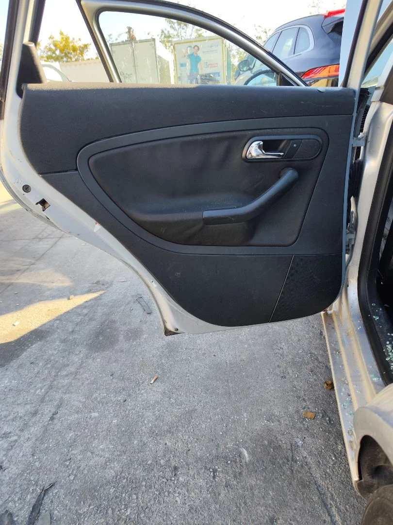 Foto de GUARNECIDO PUERTA TRASERA IZQUIERDA SEAT CORDOBA BERLINA (6L2) 1.9 TDI (131 CV / 96 KW) referencia 6L4867211ACFKZ