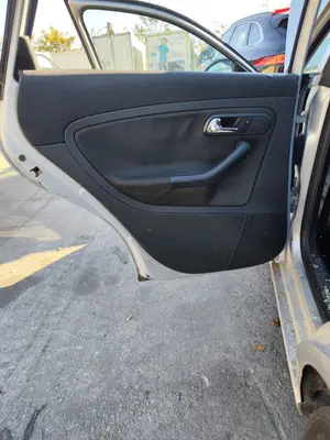 Foto de GUARNECIDO PUERTA TRASERA IZQUIERDA SEAT CORDOBA BERLINA (6L2) 1.9 TDI (131 CV / 96 KW) referencia 6L4867211ACFKZ