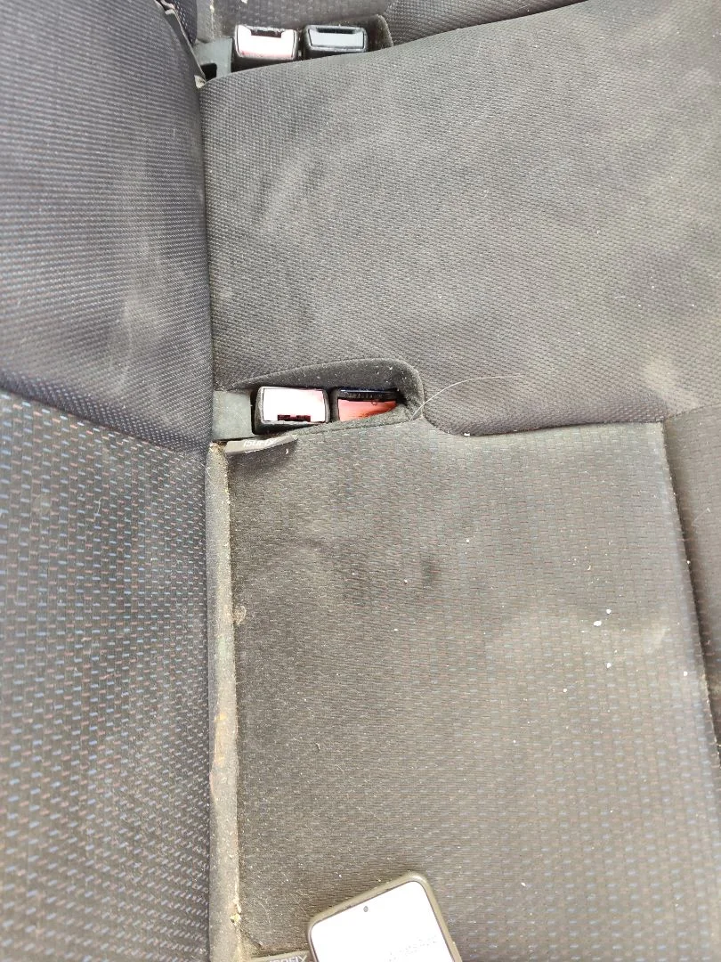 Foto de ENGANCHE CINTURON TRASERO IZQUIERDO RENAULT CLIO III 1.4 16V (98 CV / 72 KW)