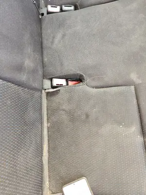 Foto de ENGANCHE CINTURON TRASERO IZQUIERDO RENAULT CLIO III 1.4 16V (98 CV / 72 KW)