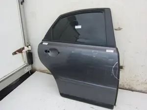 Foto de PUERTA TRASERA DERECHA VOLVO S40 BERLINA 2.5 20V Turbo CAT (220 CV / 162 KW)