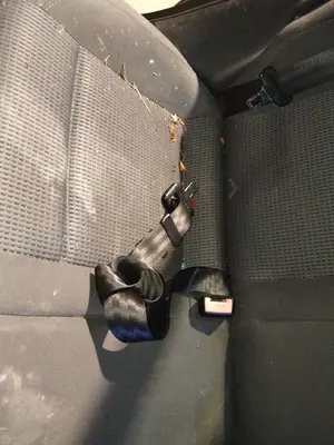 Foto de CINTURON SEGURIDAD TRASERO CENTRAL VOLKSWAGEN POLO IV (9N1)