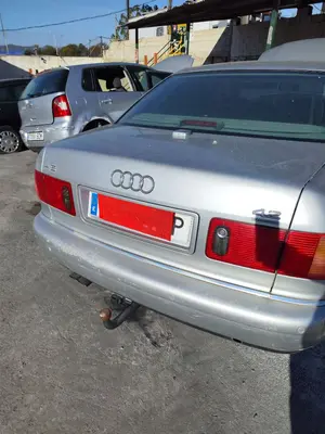 Foto de PORTON TRASERO AUDI A8 (D2) 4.2 V8 40V (310 CV / 228 KW)