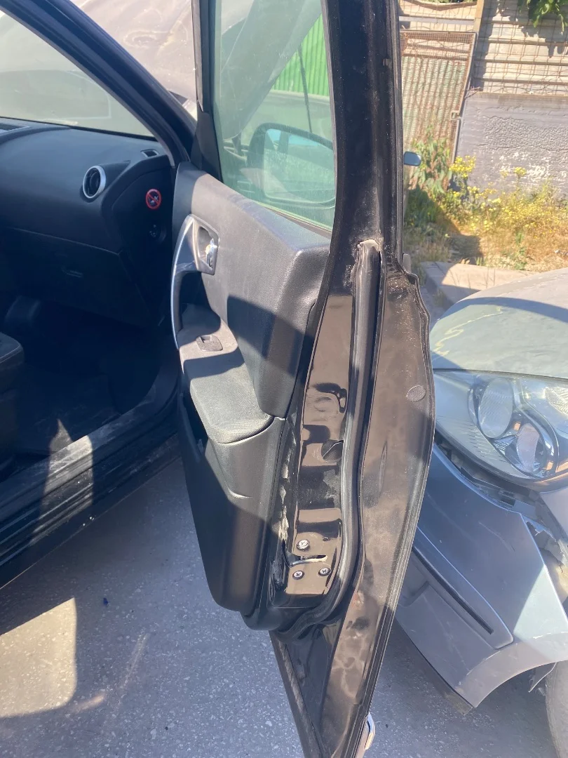 Foto de GOMAS CONTORNO PUERTA NISSAN QASHQAI (J10) 2.0 16V CAT (141 CV / 104 KW)