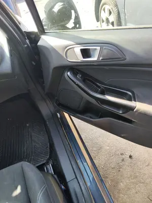Foto de GUARNECIDO PUERTA DELANTERA DERECHA FORD FIESTA (CNN) 1.5 TDCi CAT (75 CV / 55 KW) referencia 1865824