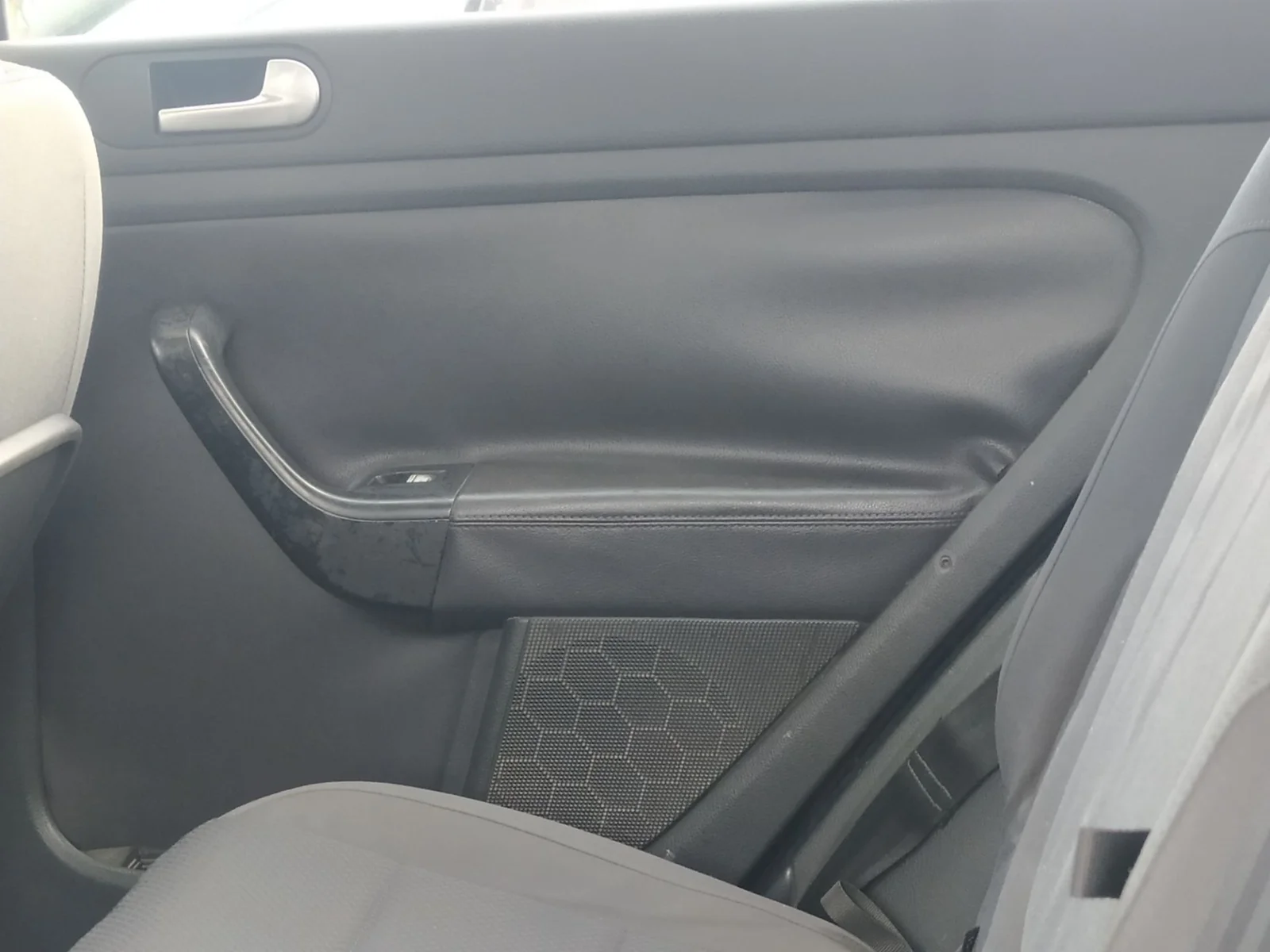 Foto de GUARNECIDO PUERTA TRASERA DERECHA VOLKSWAGEN GOLF PLUS V (5M1) 1.9 TDI (105 CV / 77 KW)