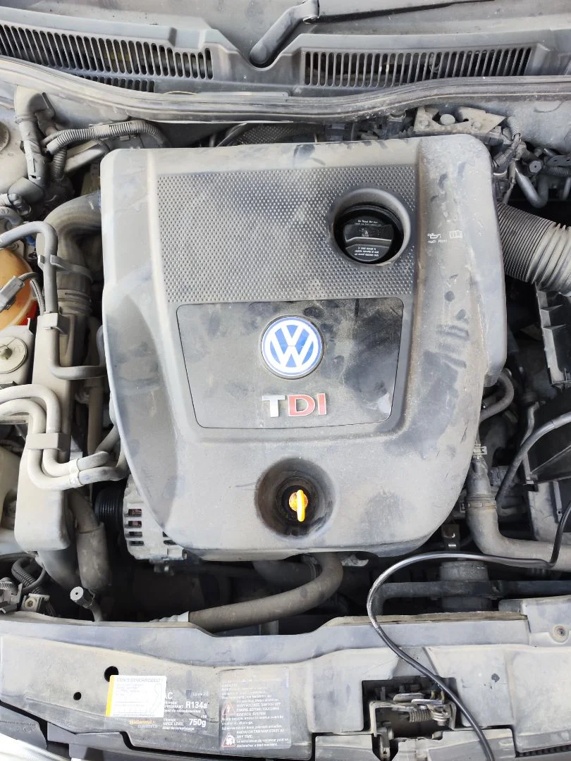 Foto de TAPA MOTOR VOLKSWAGEN GOLF IV BERLINA (1J1)(10.1997) 1.9 TDI (131 CV / 96 KW)