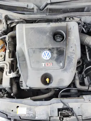 Foto de TAPA MOTOR VOLKSWAGEN GOLF IV BERLINA (1J1)(10.1997) 1.9 TDI (131 CV / 96 KW)