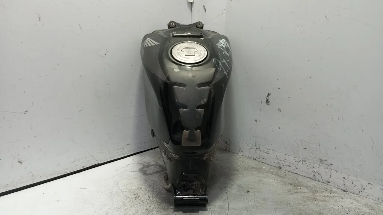 Foto de DEPOSITO GASOLINA HONDA CBR 125R 125 cm3 - 10 kW G-CAT (14 CV / 10 KW)