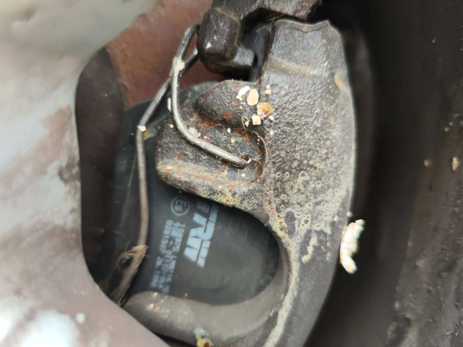Foto de PINZA DE FRENO DELANTERA IZQUIERDA AUDI A6 BERLINA (4B2) 2.5 V6 24V TDI (150 CV / 110 KW) referencia 4B0615123