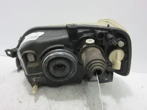 Foto de FARO DERECHO DACIA LOGAN 1 1.6 CAT (87 CV / 64 KW) referencia 8200211006 foto 4