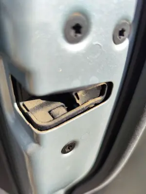 Foto de CERRADURA PUERTA DELANTERA DERECHA LAND ROVER DISCOVERY 2.7 Td V6 CAT (190 CV / 140 KW)