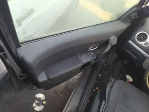 Foto de MANETA INTERIOR TRASERA IZQUIERDA RENAULT CLIO III 1.2 16V (75 CV / 55 KW) referencia 8200310579 foto 3