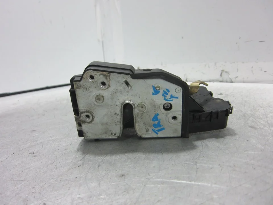Foto de CERRADURA PUERTA TRASERA IZQUIERDA BMW SERIE 3 BERLINA (E46) 2.0 16V Diesel CAT (136 CV / 100 KW) referencia 51227011245
