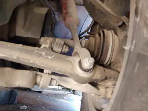 Foto de BRAZO SUSPENSION DELANTERO IZQUIERDO VOLKSWAGEN PASSAT BERLINA (3B3) 1.9 TDI (131 CV / 96 KW)