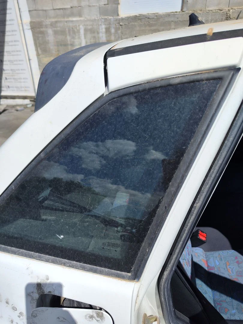 Foto de LUNA CUSTODIA TRASERA DERECHA SEAT IBIZA (6K1) 1.4 (60 CV / 44 KW)