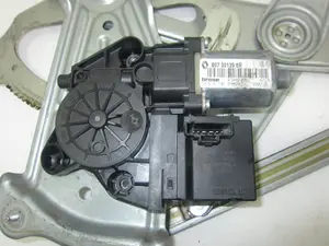 Foto de ELEVALUNAS DELANTERO DERECHO RENAULT MEGANE III BERLINA 5P 1.2 TCE (132 CV / 97 KW) referencia 807301396R foto 3