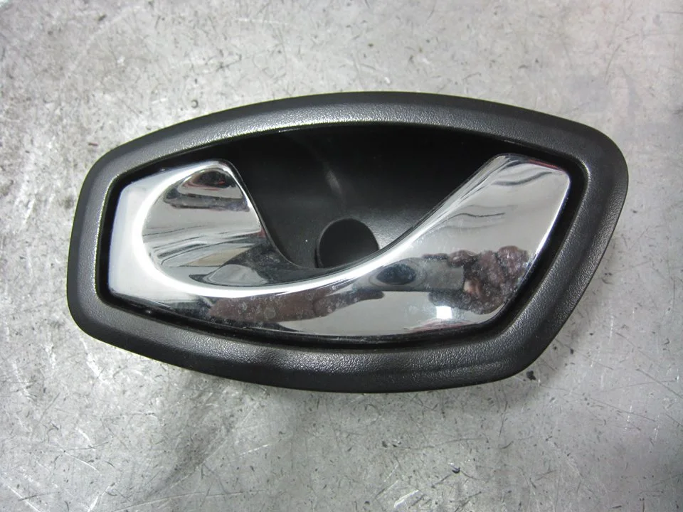 Foto de MANETA INTERIOR DELANTERA IZQUIERDA RENAULT FLUENCE 1.5 dCi Diesel FAP (110 CV / 81 KW) referencia 826730001R