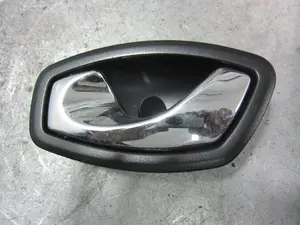 Foto de MANETA INTERIOR DELANTERA IZQUIERDA RENAULT FLUENCE 1.5 dCi Diesel FAP (110 CV / 81 KW) referencia 826730001R