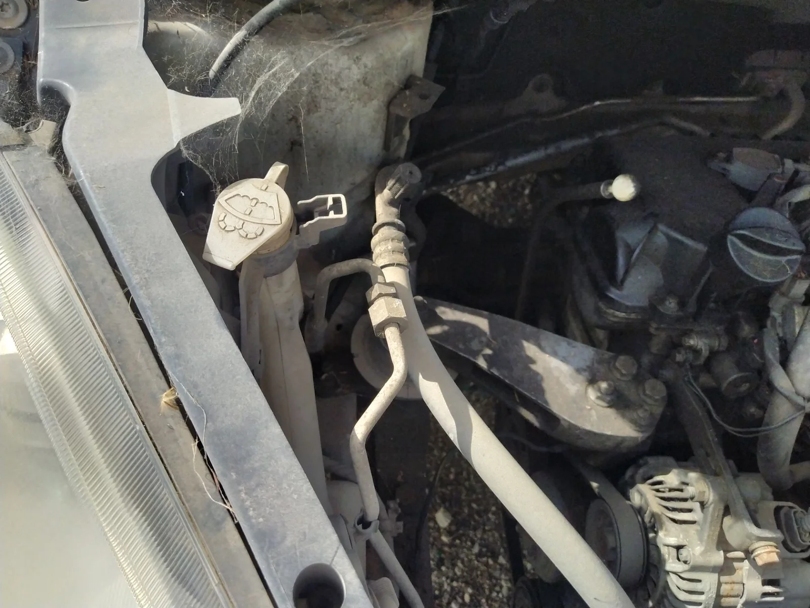 Foto de DEPOSITO LIMPIA MITSUBISHI COLT CZ3 BERL. 5 (Z30A) 1.1 CAT (75 CV / 55 KW) referencia 8260A019