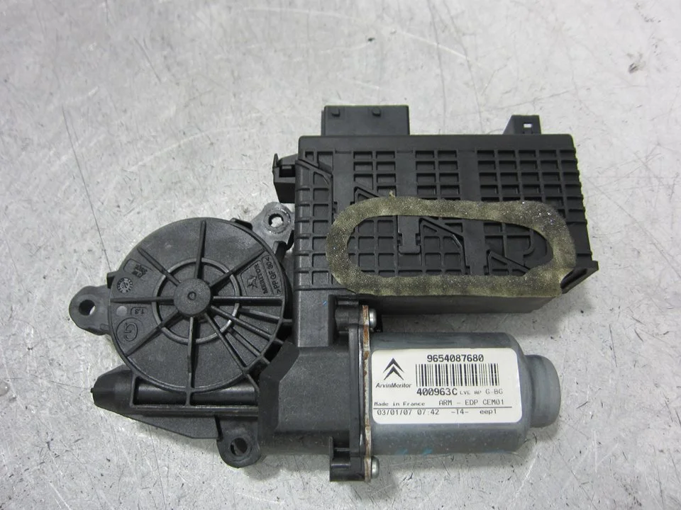 Foto de MOTOR ELEVALUNAS DELANTERO IZQUIERDO CITROEN GRAND C4 PICASSO 1.6 16V HDi FAP (109 CV / 80 KW) referencia 9654087680