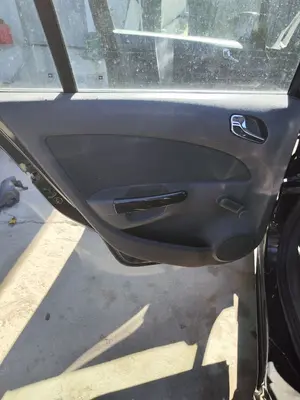 Foto de GUARNECIDO PUERTA TRASERA IZQUIERDA OPEL CORSA D 1.2 16V CAT (Z 12 XEP / LB4) (80 CV / 59 KW)