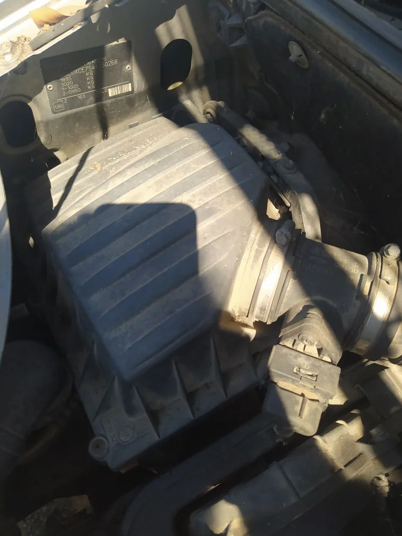 Foto de CAJA FILTRO AIRE OPEL MERIVA 1.7 16V DTI CAT (Y 17 DT / LR6) (75 CV / 55 KW) referencia 13270900