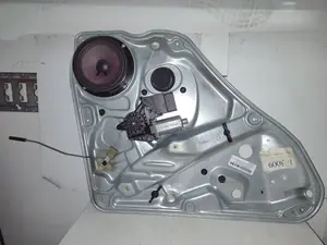 Foto de ELEVALUNAS TRASERO IZQUIERDO VOLKSWAGEN PASSAT BERLINA (3B3) 1.9 TDI (131 CV / 96 KW) referencia 3B5839755C