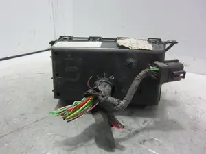 Foto de CAJA RELES / FUSIBLES FORD FOCUS BERLINA (CAK) 2.0 16V CAT (131 CV / 96 KW) referencia 2M5T14A067BB foto 2