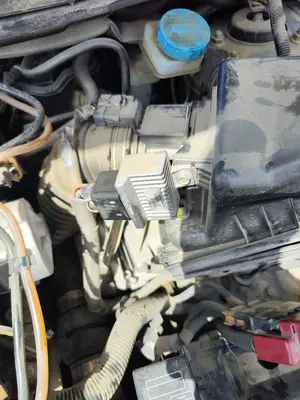 Foto de CAJA PRECALENTAMIENTO NISSAN PRIMERA BERLINA (P12) 1.9 16V Turbodiesel CAT (120 CV / 88 KW)