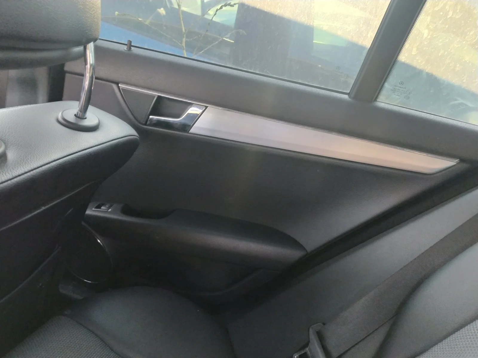 Foto de CERRADURA PUERTA TRASERA DERECHA MERCEDES-BENZ CLASE C (BM 204) BERLINA 3.0 V6 CAT (231 CV / 170 KW) referencia A2047300335