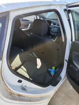 Foto de GOMAS CONTORNO PUERTA KIA CEED (JD) 1.4 CAT (99 CV / 73 KW)