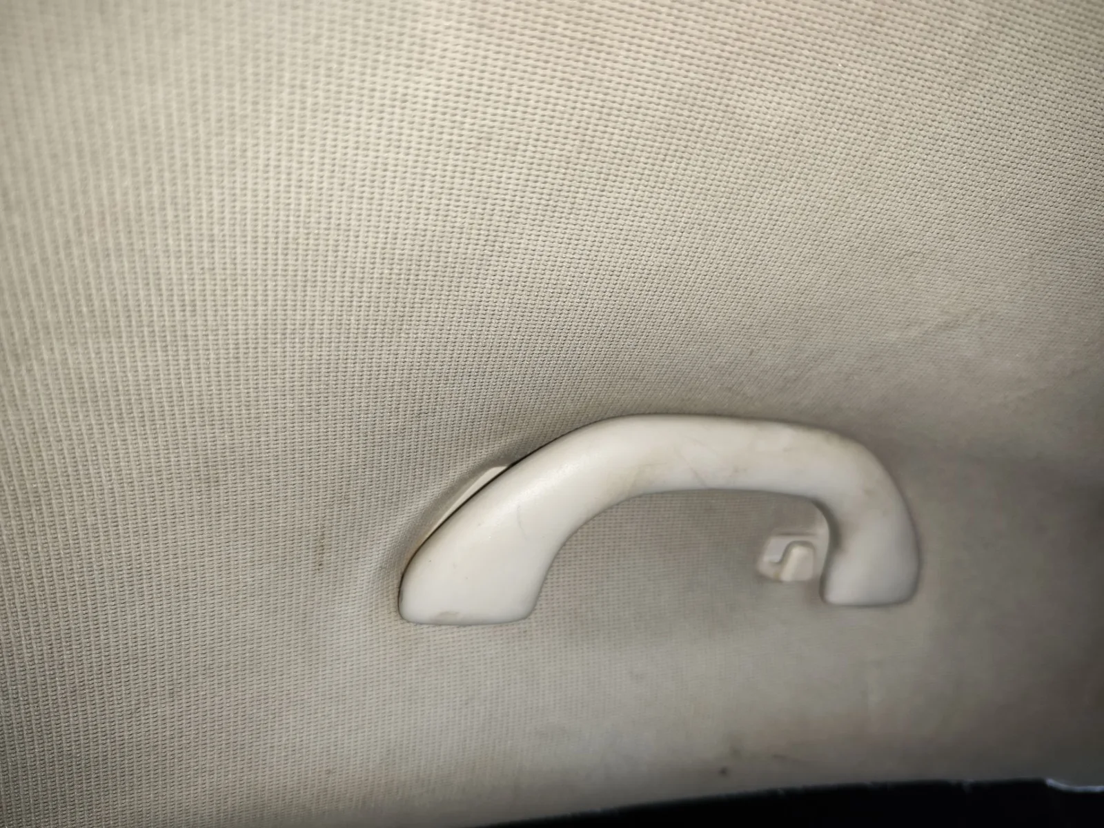 Foto de ASIDERO TECHO TRASERO DERECHO VOLKSWAGEN PASSAT BERLINA (3C2) 2.0 TDI (140 CV / 103 KW) referencia 1K0857607M