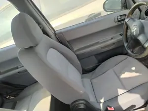 Foto de ASIENTO DELANTERO IZQUIERDO MITSUBISHI COLT CZ3 BERL. 5 (Z30A) 1.1 CAT (75 CV / 55 KW)