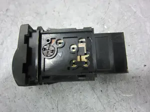 Foto de INTERRUPTOR MAZDA 3 BERLINA (BK) 1.6 CD Diesel CAT (109 CV / 80 KW) referencia BP4L664T0 foto 2