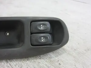 Foto de MANDO ELEVALUNAS DELANTERO IZQUIERDO RENAULT SCENIC I (JA...) 2.0 16V (140 CV / 103 KW) referencia 7700431172 foto 2