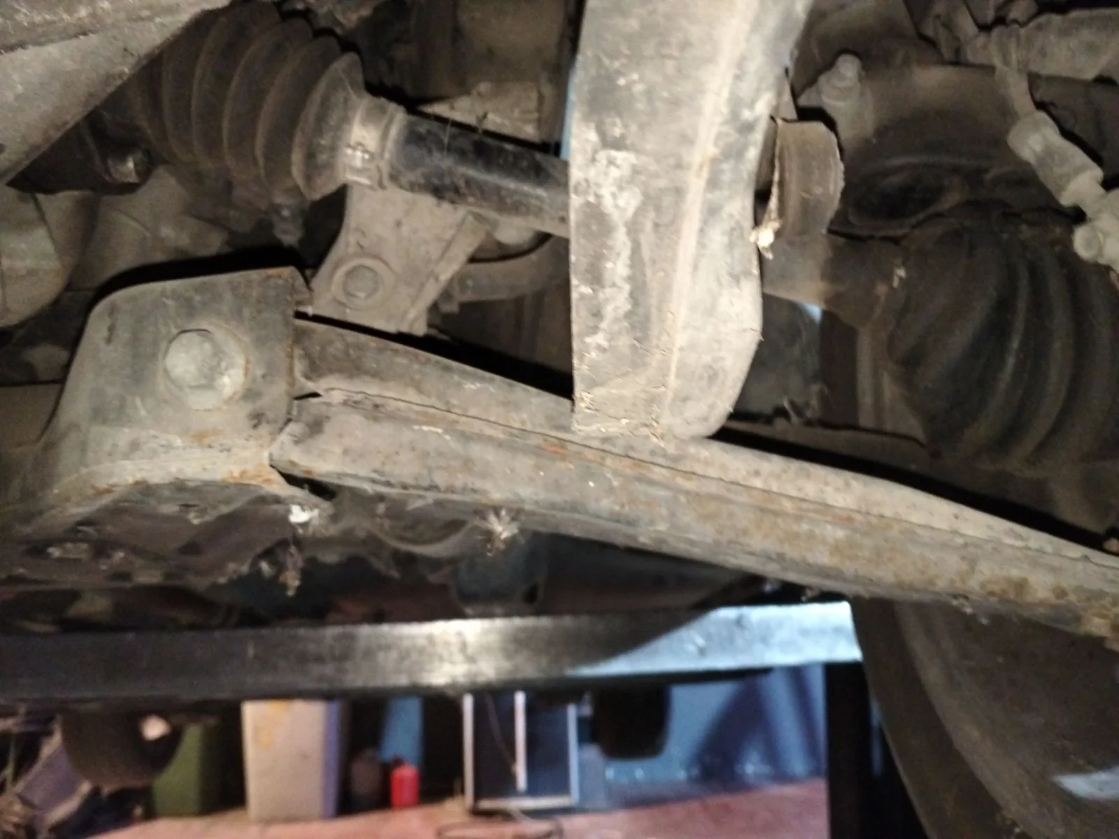 Foto de TRANSMISION DELANTERA IZQUIERDA VOLKSWAGEN POLO IV (9N1)