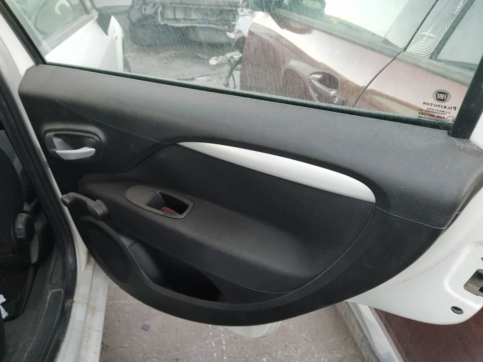 Foto de MANETA INTERIOR TRASERA DERECHA FIAT III PUNTO (199) 1.4 CAT (78 CV / 57 KW)