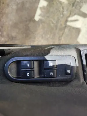 Foto de MANDO ELEVALUNAS DELANTERO IZQUIERDO RENAULT MEGANE II BERLINA 5P 1.5 dCi Diesel (101 CV / 74 KW)