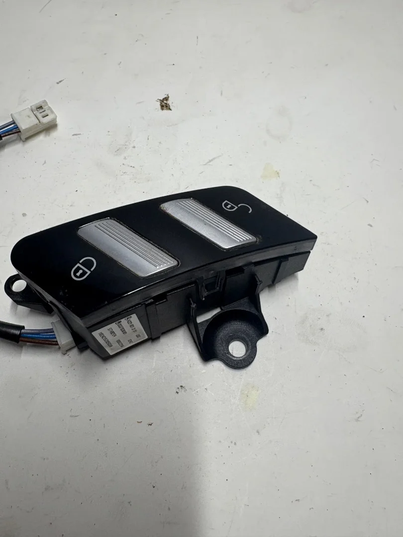 Foto de TAPA EXTERIOR COMBUSTIBLE PORSCHE CAYENNE (TIPO 92A) 4.8 V8 CAT (400 CV / 294 KW) referencia 7P5809857A
