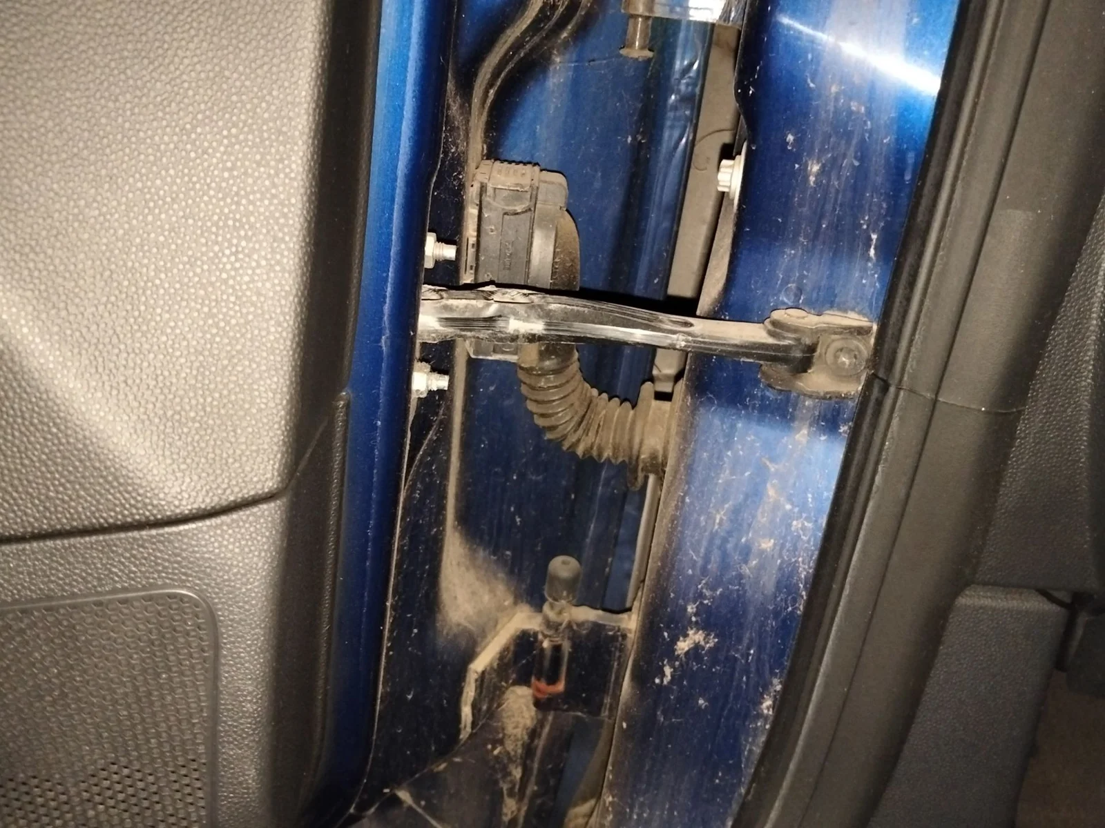 Foto de RETENEDOR PUERTA OPEL ASTRA H BERLINA 1.3 16V CDTI CAT (Z 13 DTH / L4I) (90 CV / 66 KW)