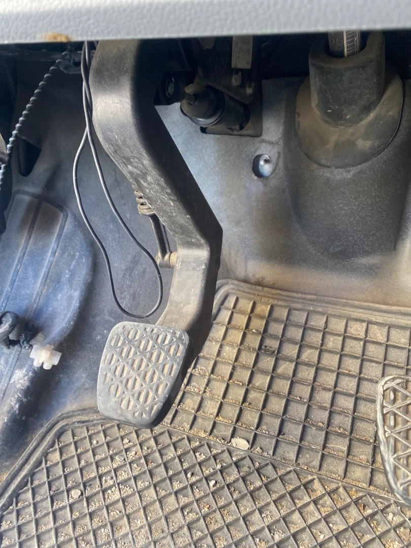 Foto de PEDAL EMBRAGUE MERCEDES-BENZ VITO FURGÓN (639) 2.1 CDI CAT (109 CV / 80 KW)