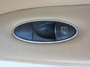 Foto de MANDO ELEVALUNAS DELANTERO DERECHO MERCEDES-BENZ CLS (BM 219) 3.0 CDI CAT (224 CV / 165 KW)