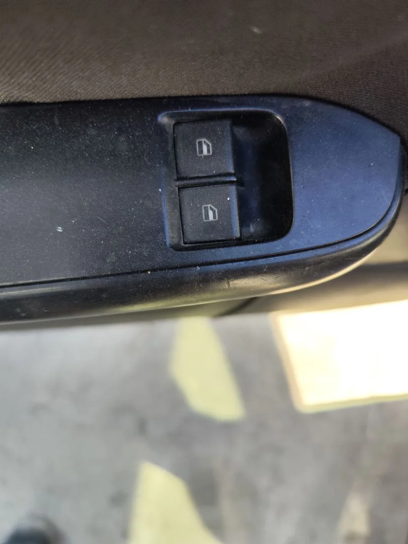 Foto de MANDO ELEVALUNAS DELANTERO IZQUIERDO SEAT IBIZA (6L1) 1.9 TDI (101 CV / 74 KW)