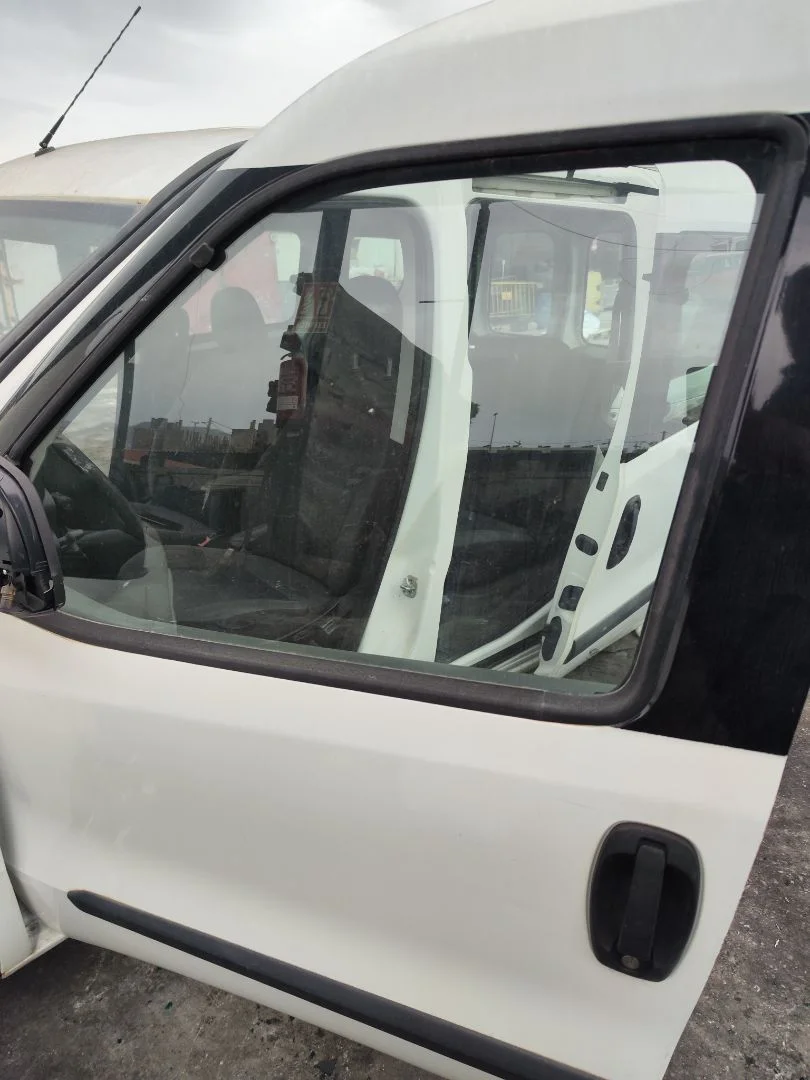 Foto de LUNA DELANTERA IZQUIERDA FIAT II DOBLÒ (152) 1.6 JTDM 16V CAT (105 CV / 77 KW) referencia 51907725