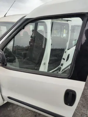 Foto de LUNA DELANTERA IZQUIERDA FIAT II DOBLÒ (152) 1.6 JTDM 16V CAT (105 CV / 77 KW) referencia 51907725