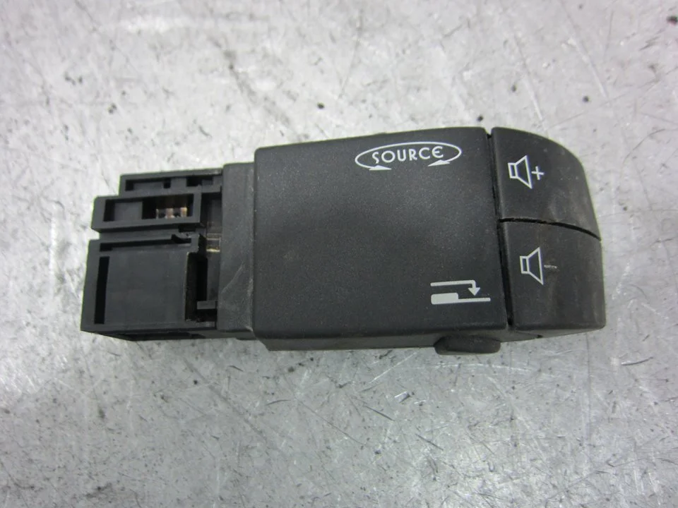 Foto de MANDO MULTIFUNCION RENAULT ESPACE IV (JK0) 2.0 16V (136 CV / 100 KW) referencia 7701049643