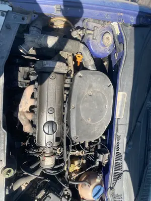 Foto de CAJA RELES / FUSIBLES VOLKSWAGEN POLO III (6N1) 1.4  (60 CV / 44 KW)