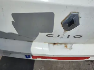 Foto de PANEL TRASERO RENAULT CLIO III 1.2 16V (75 CV / 55 KW)