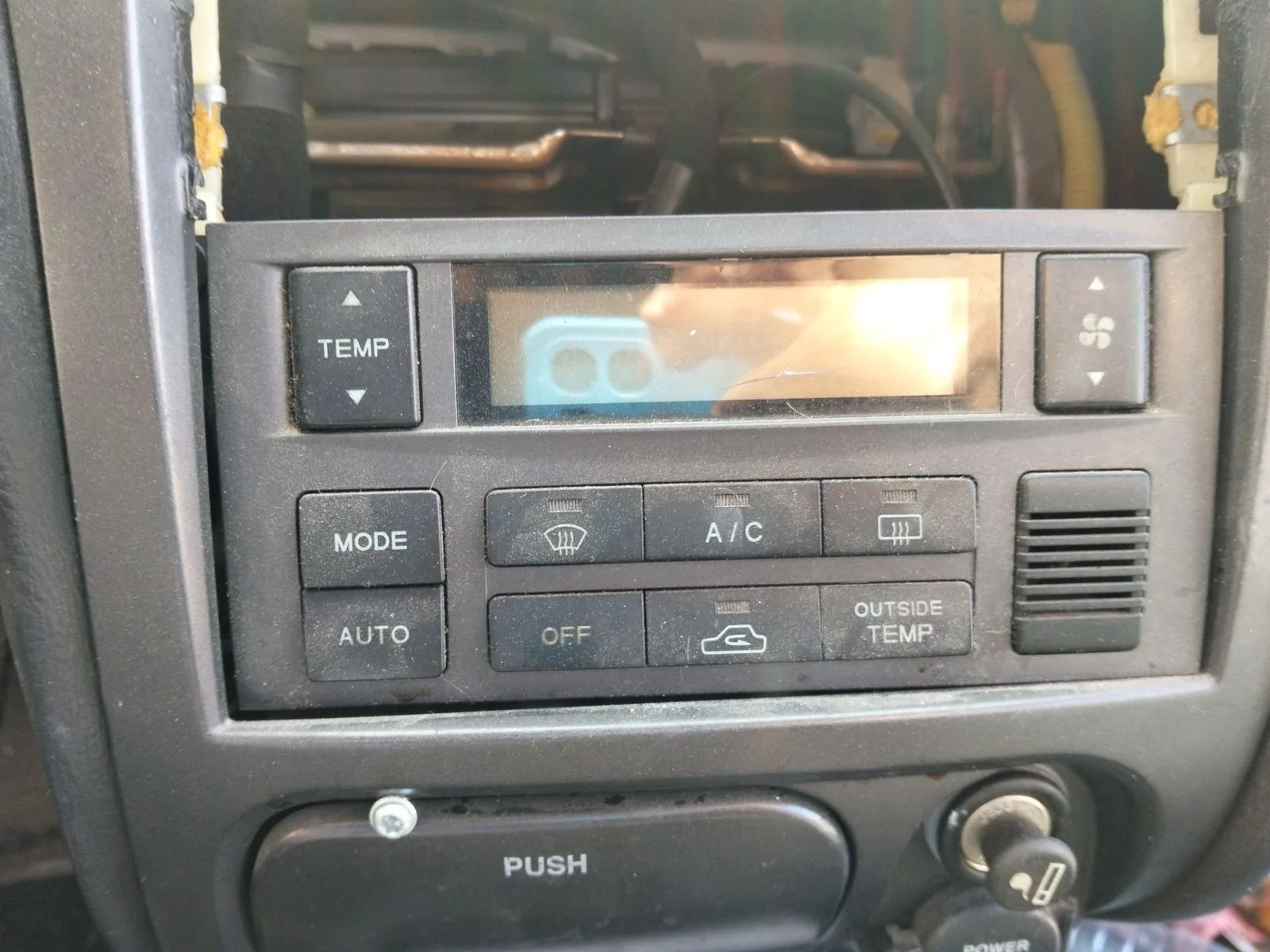Foto de MANDO CALEFACCION / AIRE ACONDICIONADO HYUNDAI ELANTRA (XD) 2.0 CRDi CAT (113 CV / 83 KW)